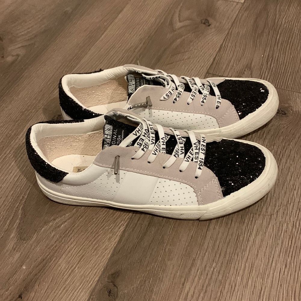 Worn once, smoke free home, no bag included in purchase